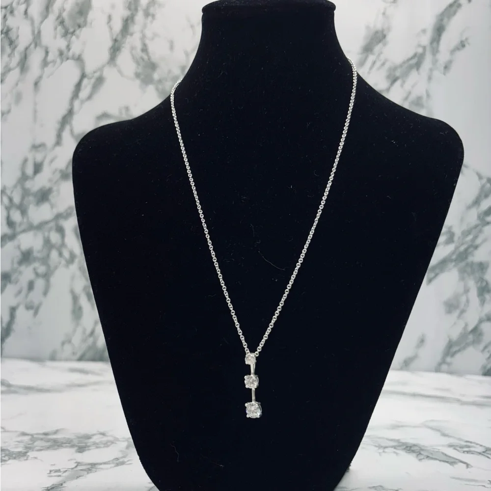 Elegant Silver Necklace with Crystal Accents